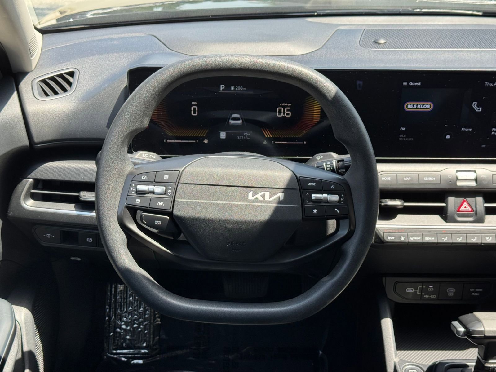 Used 2025 Kia K4 FWD image 28