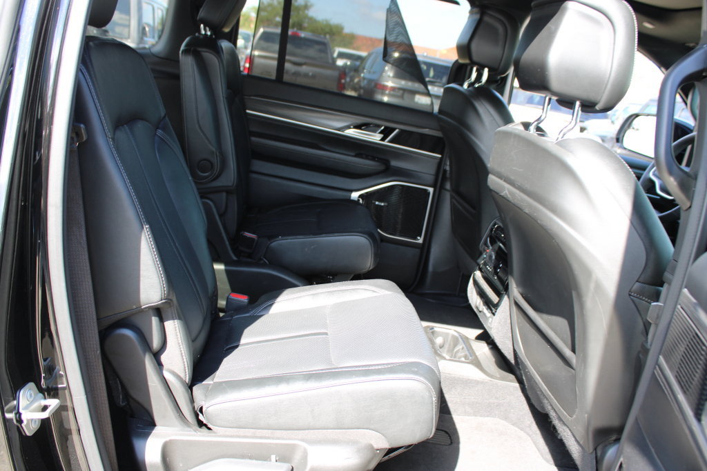 Used 2023 Jeep Wagoneer Series III w/ Premium Group I AWD/4WD image 14