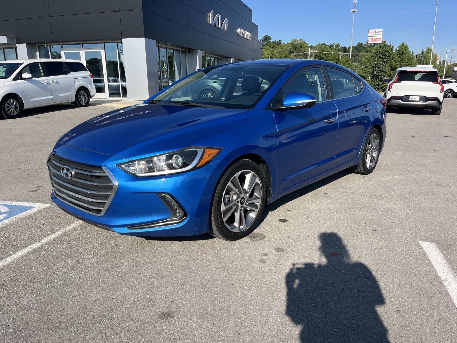 Used 2017 Hyundai Elantra Limited w/ Limited Tech Package 08 FWD image 7