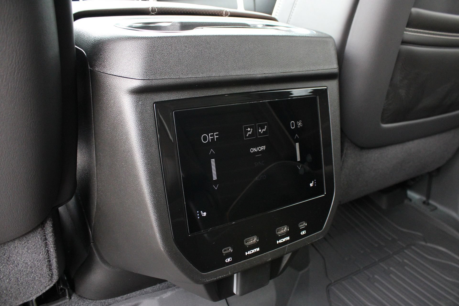 New 2026 GMC Yukon XL Denali Ultimate w/ LPO, Floor Liner Package AWD/4WD image 21