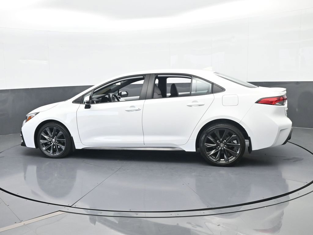 Used 2024 Toyota Corolla SE image 3