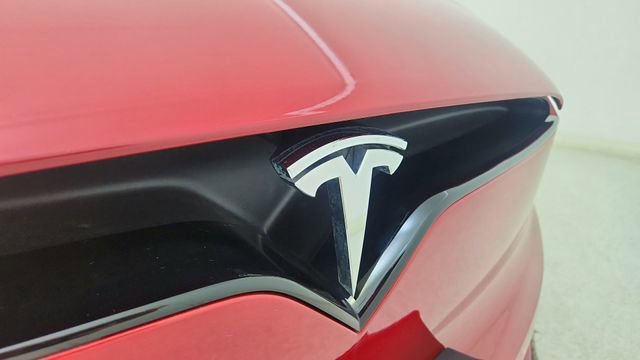 Used 2022 Tesla Model X Plaid image 16