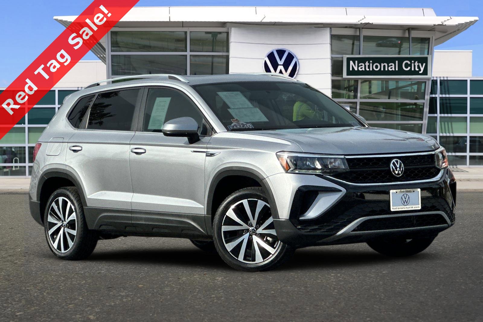 Certified 2022 Volkswagen Taos SE w/ Panoramic Sunroof Package image 2