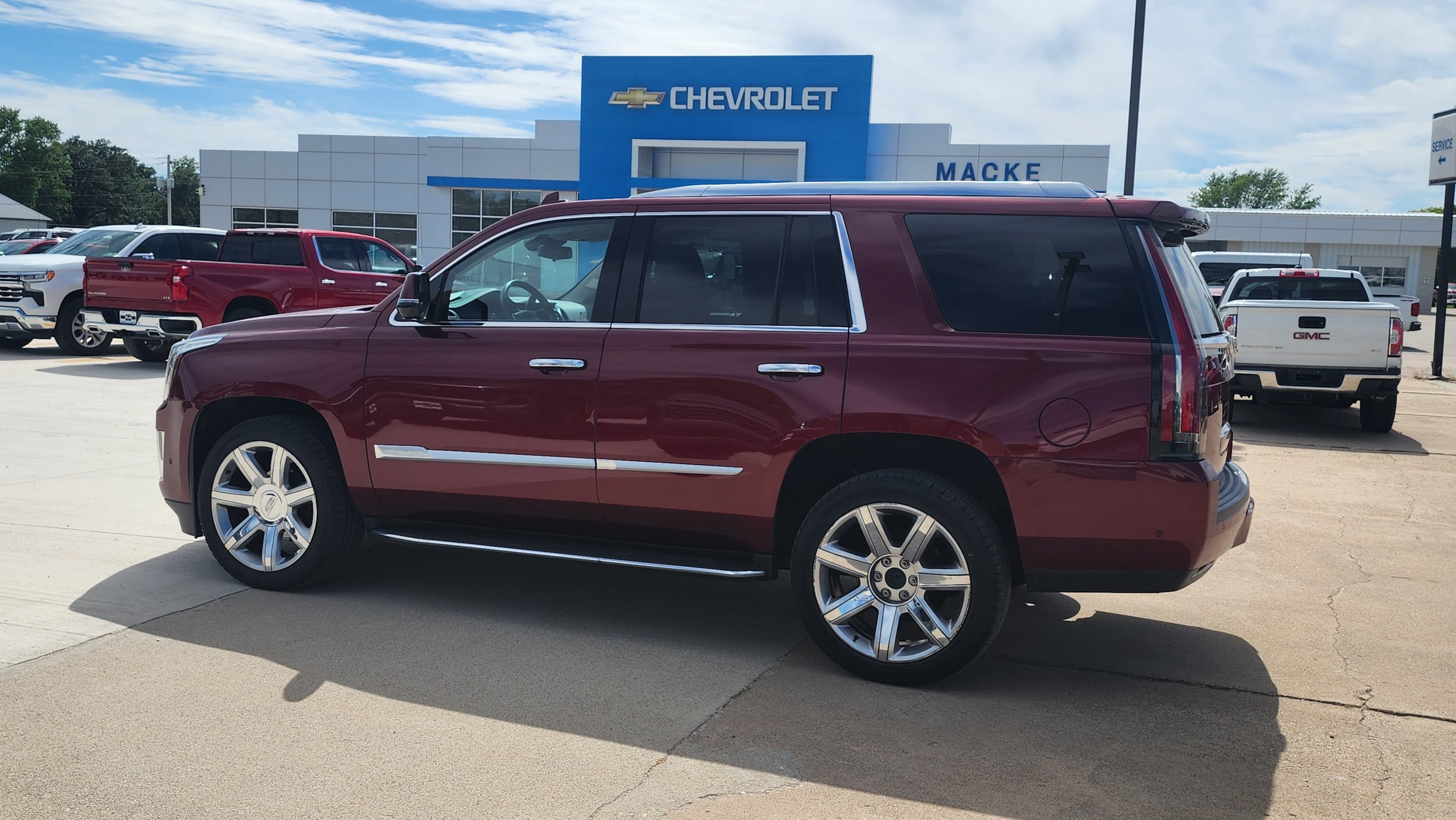 Used 2020 Cadillac Escalade Luxury AWD/4WD image 8