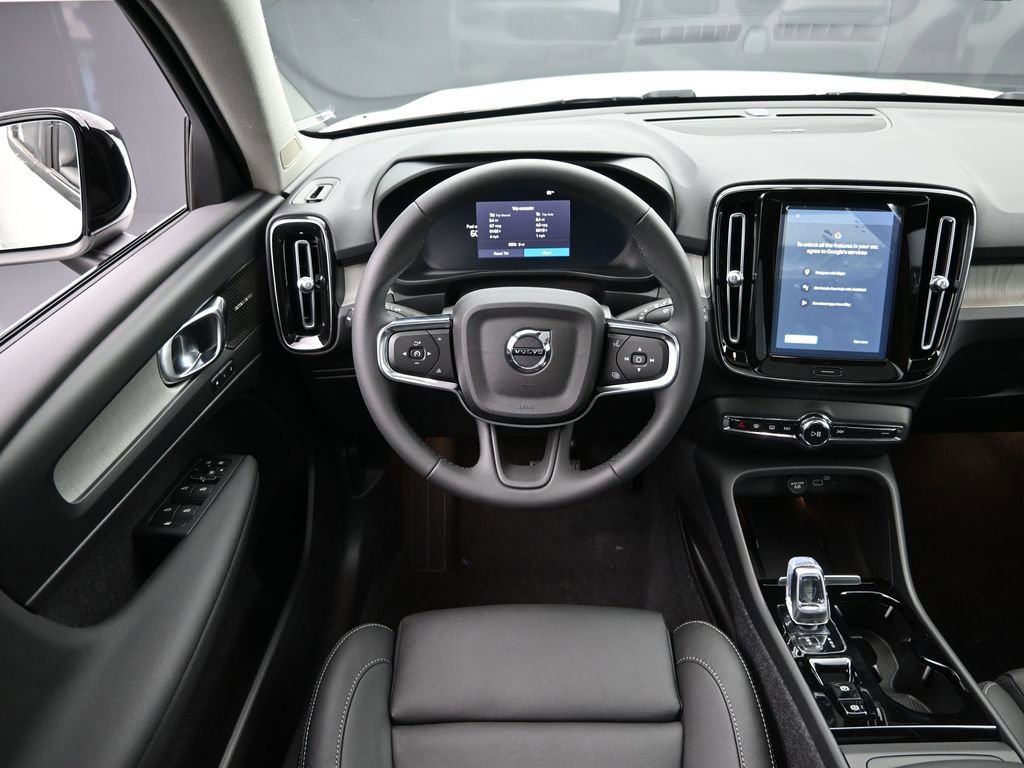 New 2025 Volvo XC40 B5 Plus w/ Climate Package image 18