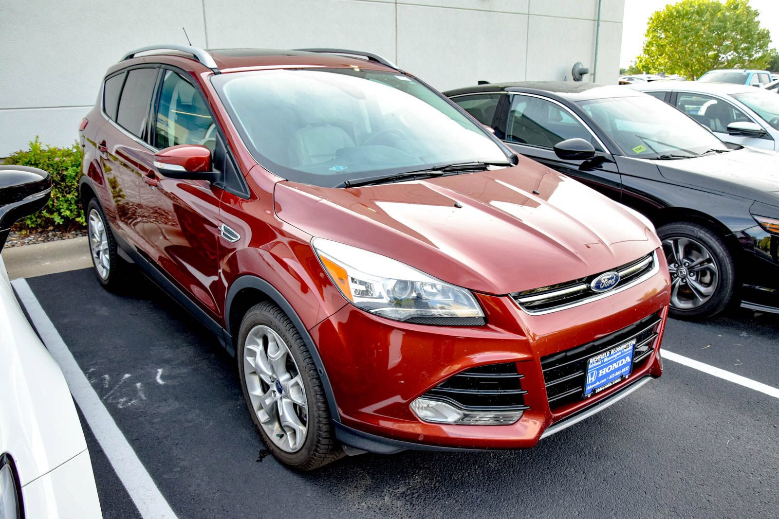 Used 2016 Ford Escape Titanium w/ Equipment Group 301A AWD/4WD image 3