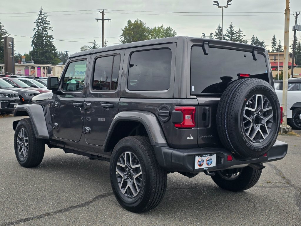 Used 2025 Jeep Wrangler Unlimited Sahara AWD/4WD image 6