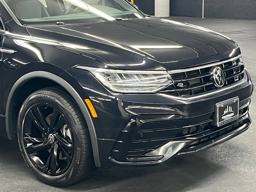 Certified 2023 Volkswagen Tiguan SE R-Line AWD/4WD image 40