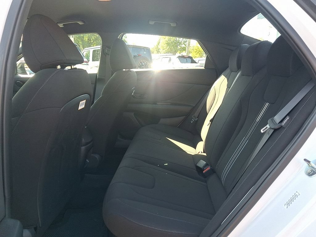 Used 2025 Hyundai Elantra SEL FWD image 11