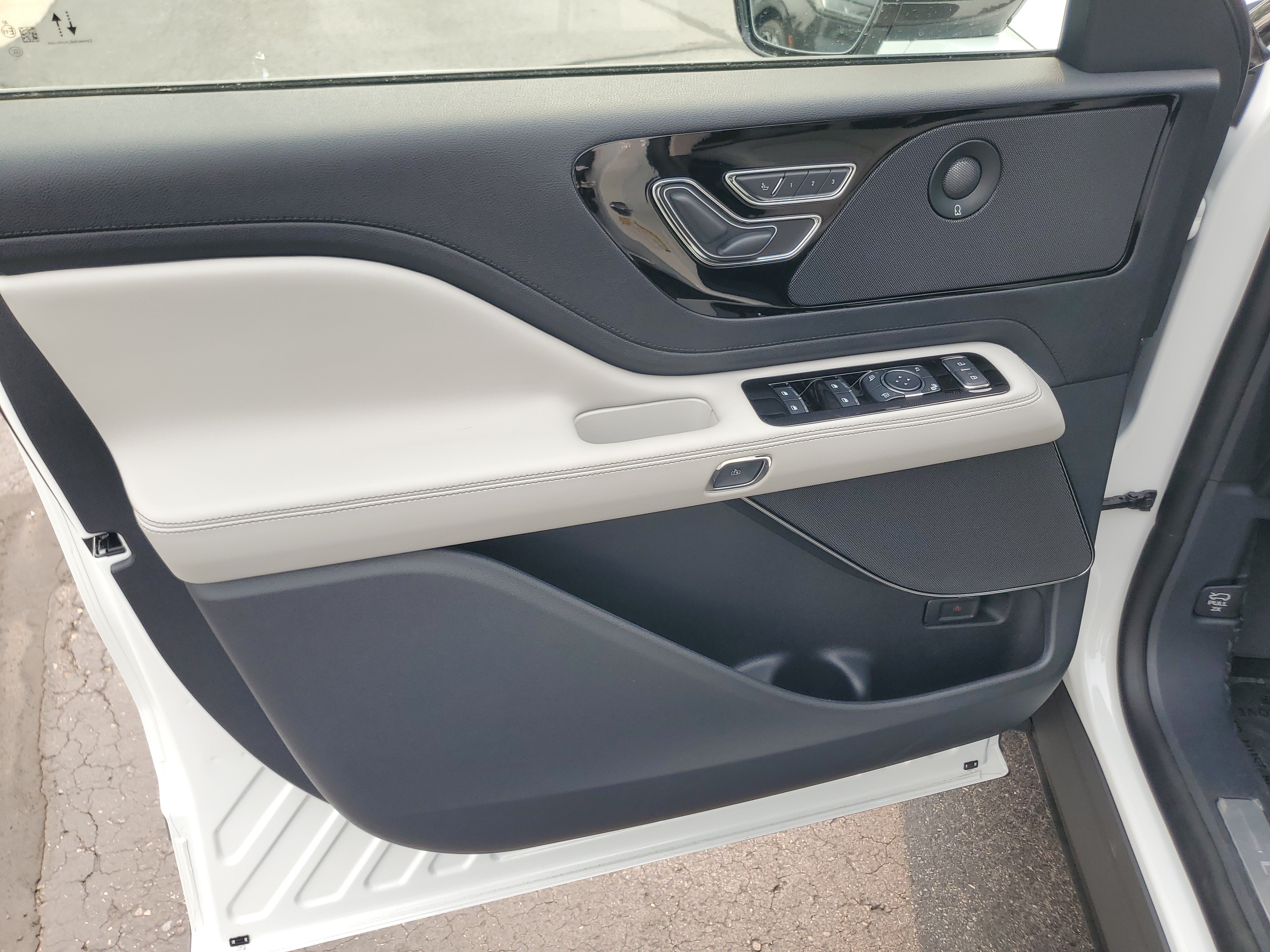 New 2026 Lincoln Aviator Reserve AWD/4WD image 8