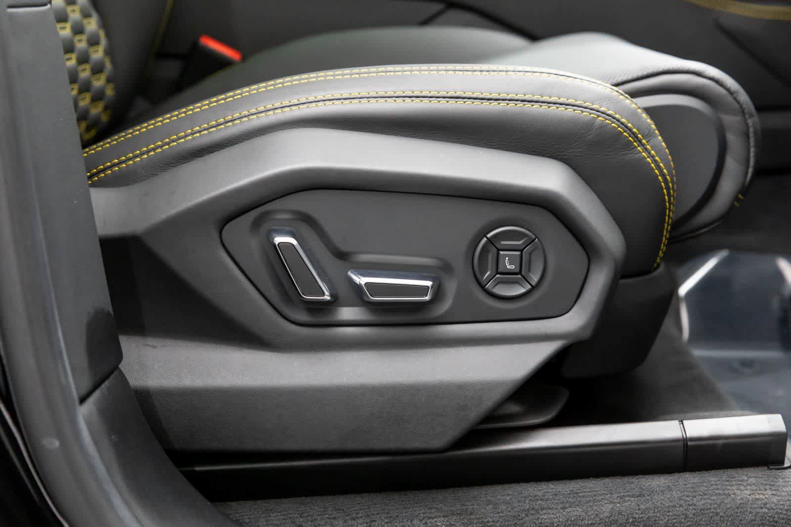 Used 2022 Lamborghini Urus AWD/4WD image 58