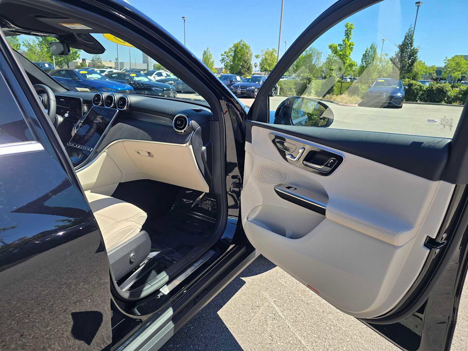 Used 2026 Mercedes-Benz GLC 300 image 13