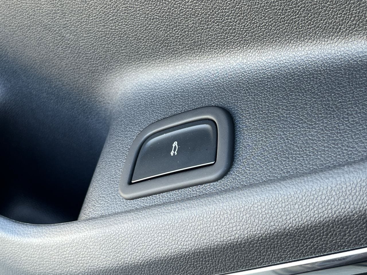Used 2026 GMC Acadia Elevation FWD image 21