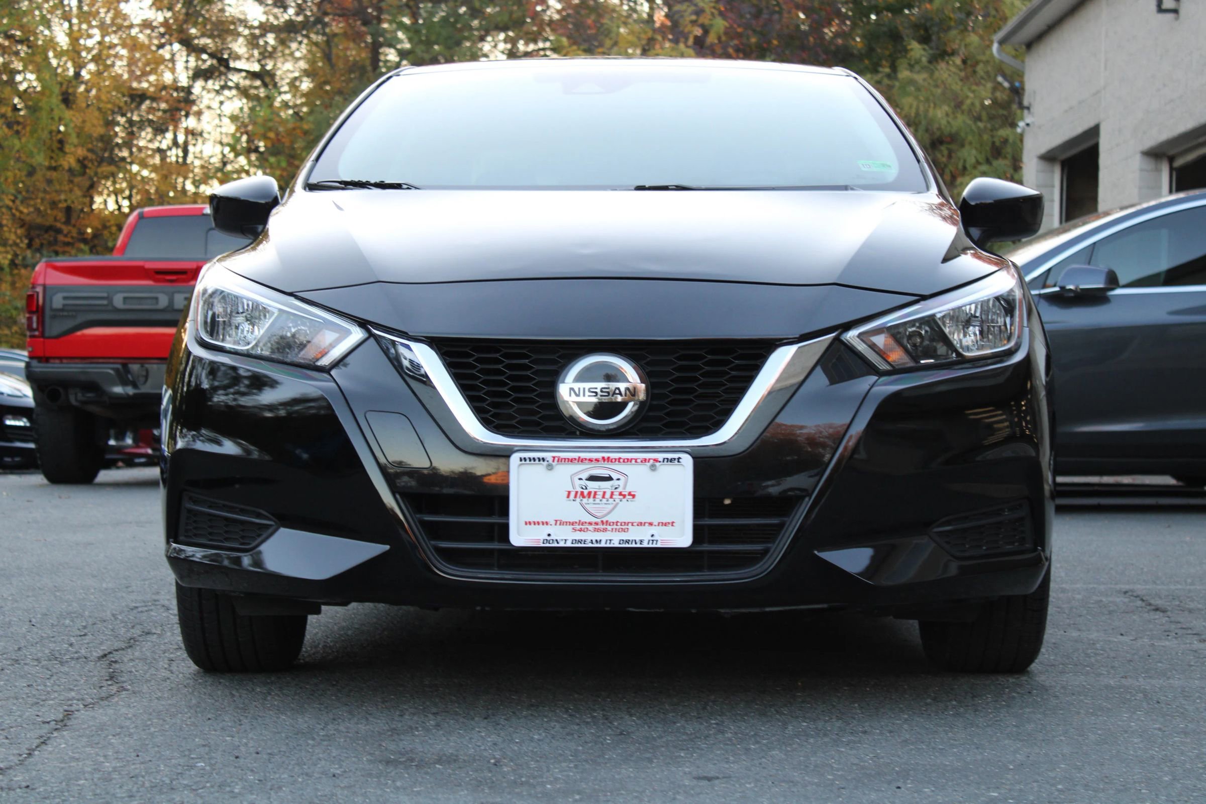 Used 2022 Nissan Versa SV image 2