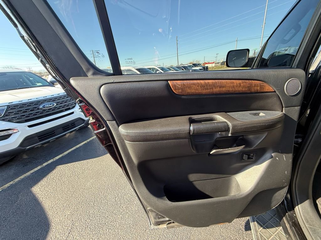 Used 2014 Nissan Armada SL image 18