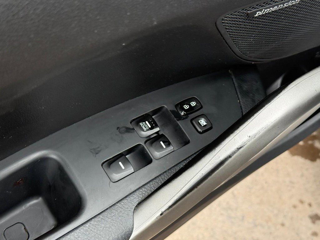 Used 2013 Hyundai Veloster RE:MIX Edition image 13