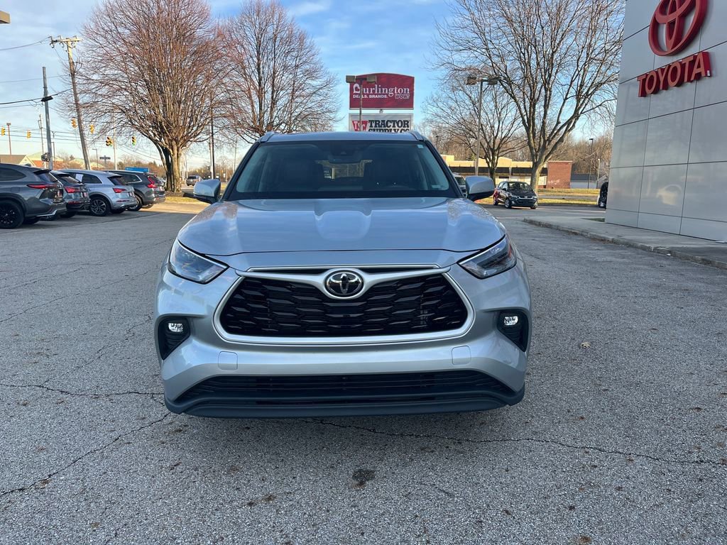 Certified 2024 Toyota Highlander XLE image 9