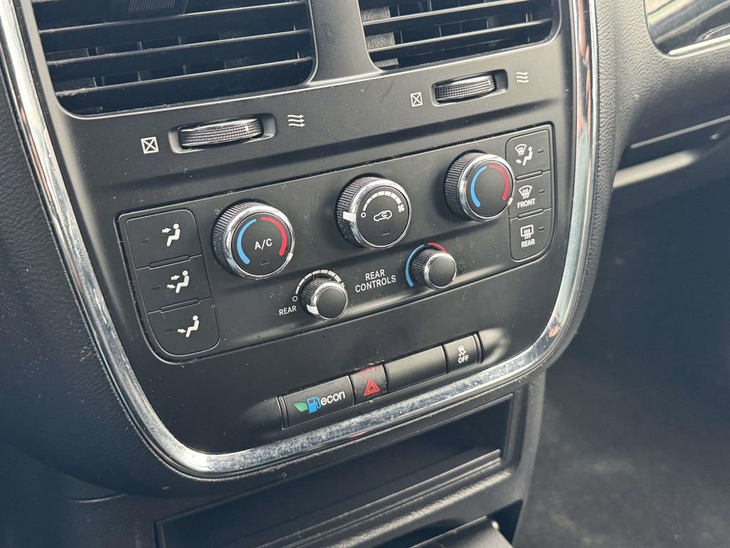 Used 2020 Dodge Grand Caravan SE image 9