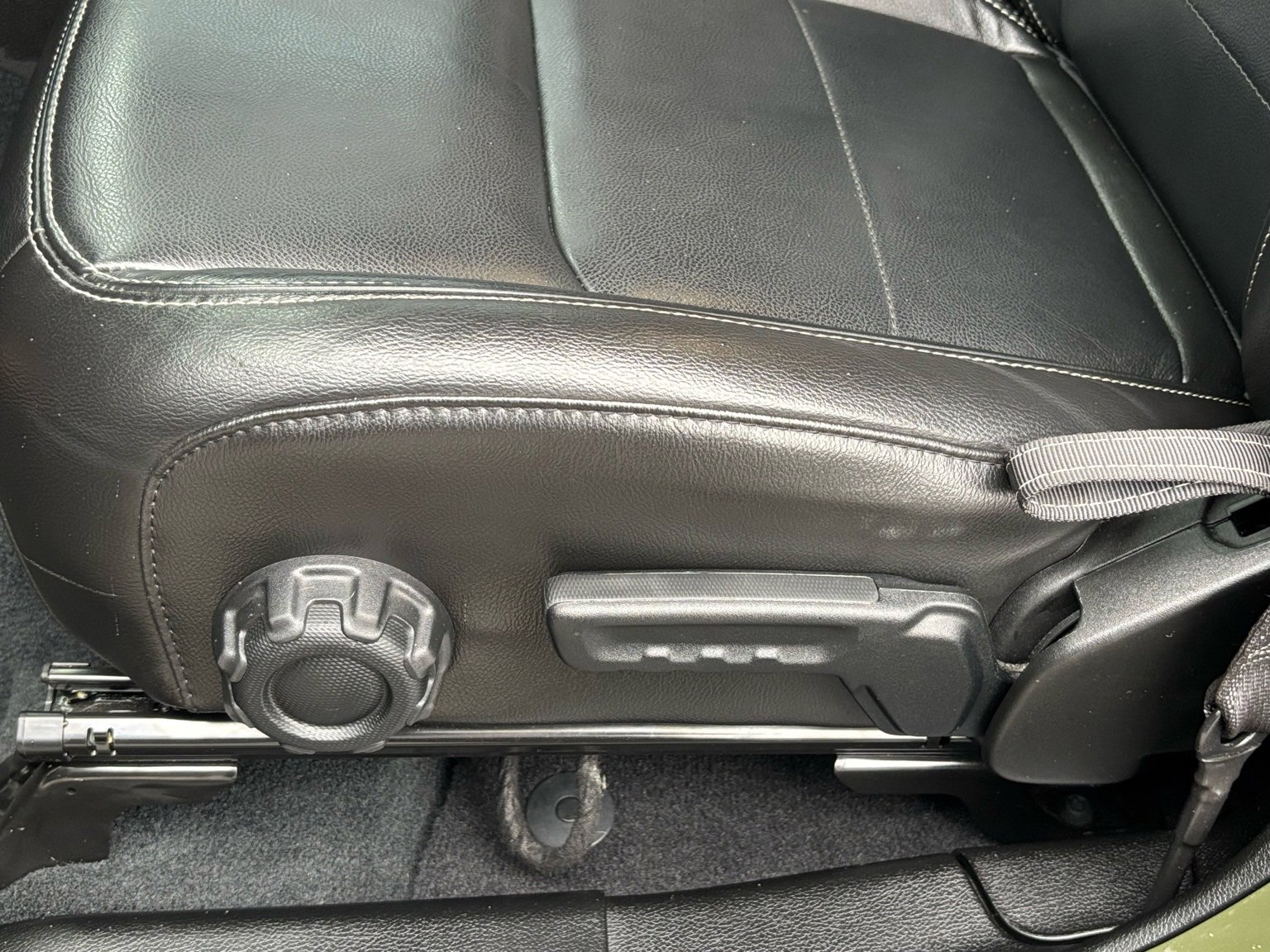 Used 2022 Jeep Wrangler Unlimited Sahara w/ Cold Weather Group image 16