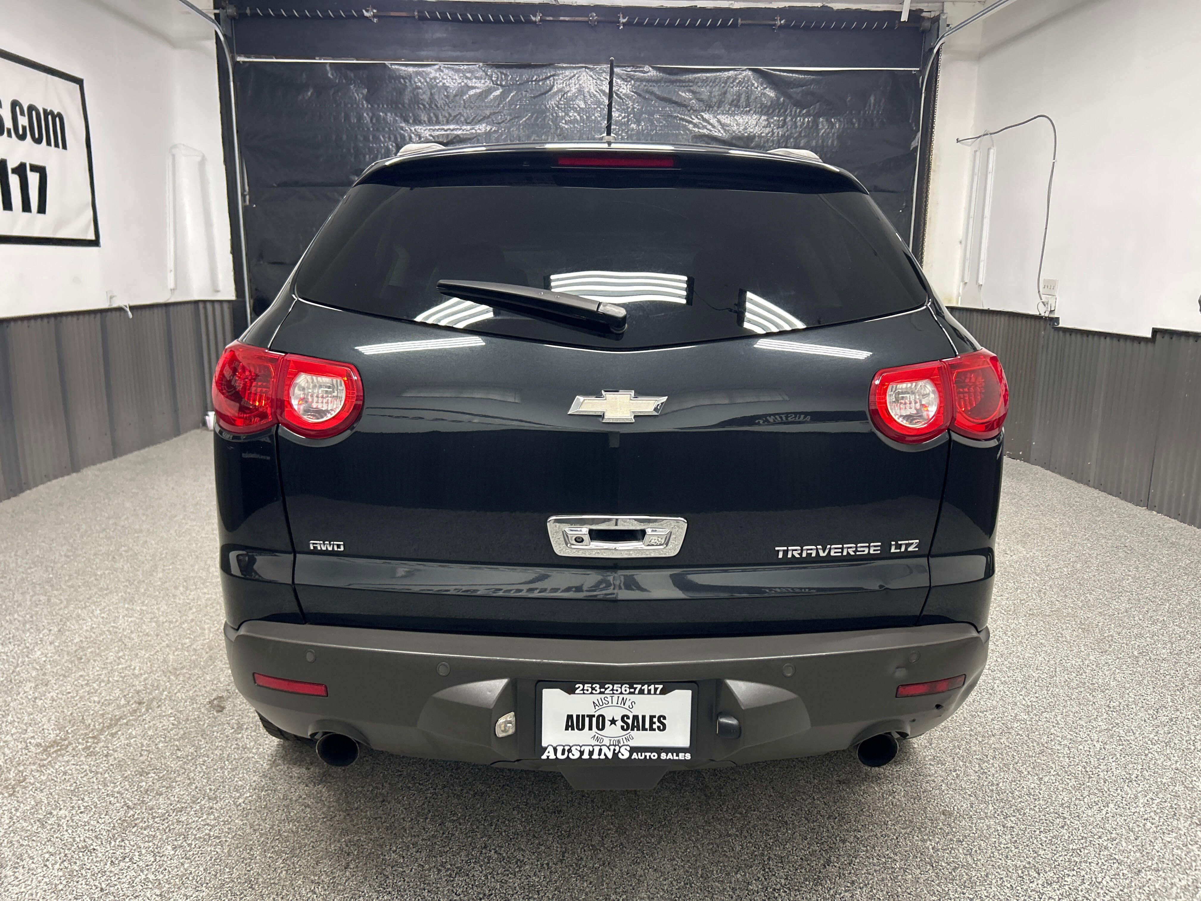 Used 2011 Chevrolet Traverse LTZ AWD/4WD image 4