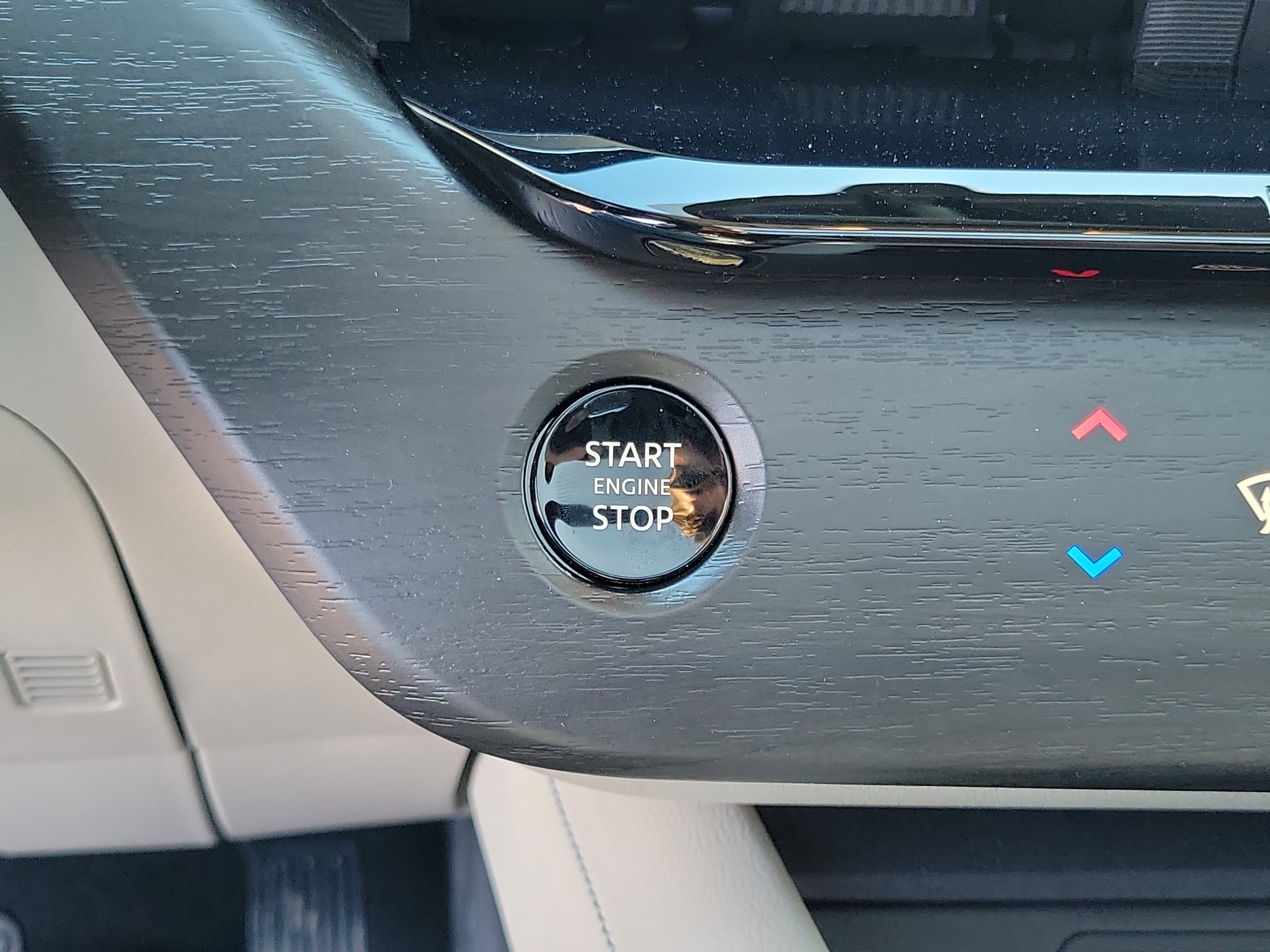 Certified 2025 Nissan Murano Platinum w/ Cargo Package image 28