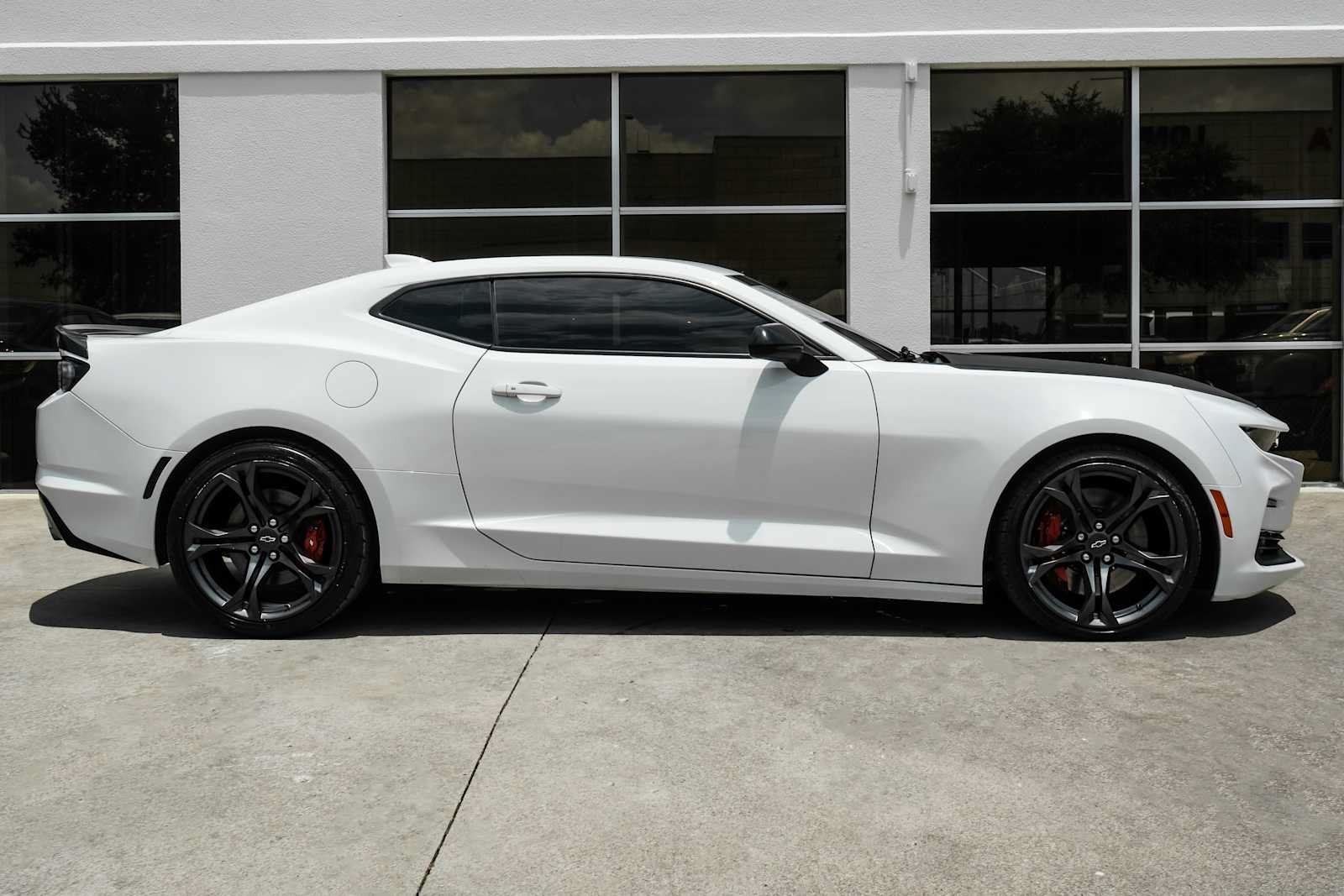 Used 2021 Chevrolet Camaro SS RWD image 7