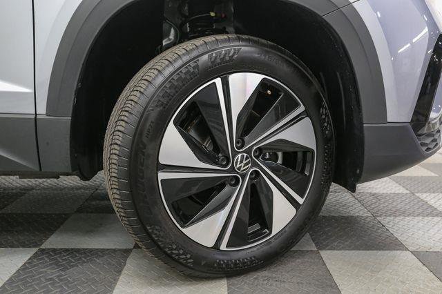 Certified 2024 Volkswagen Taos SE image 19