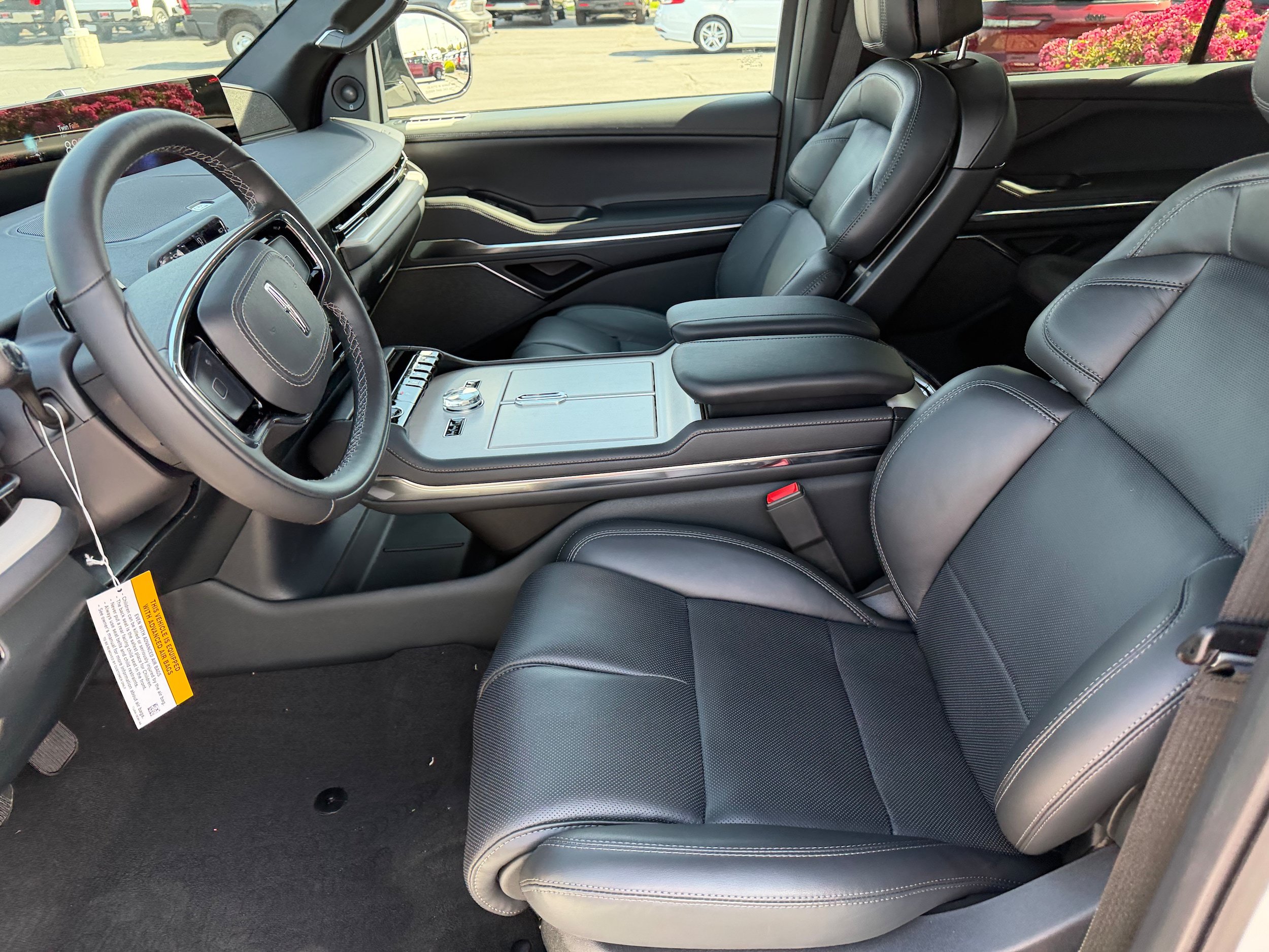 New 2026 Lincoln Navigator Reserve w/ Jet Appearance Package AWD/4WD image 10