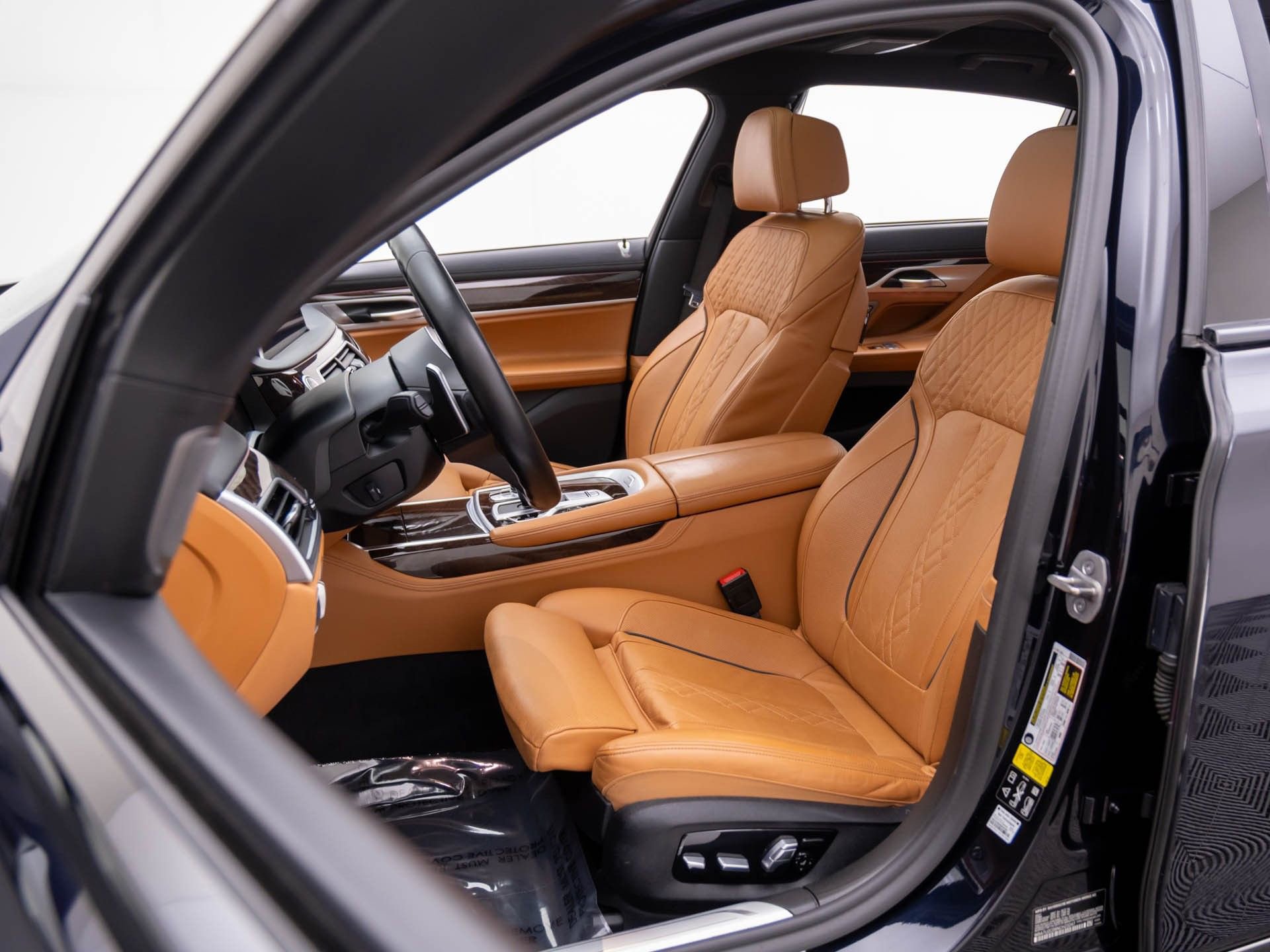 Certified 2022 BMW 750i xDrive w/ Executive Package image 14