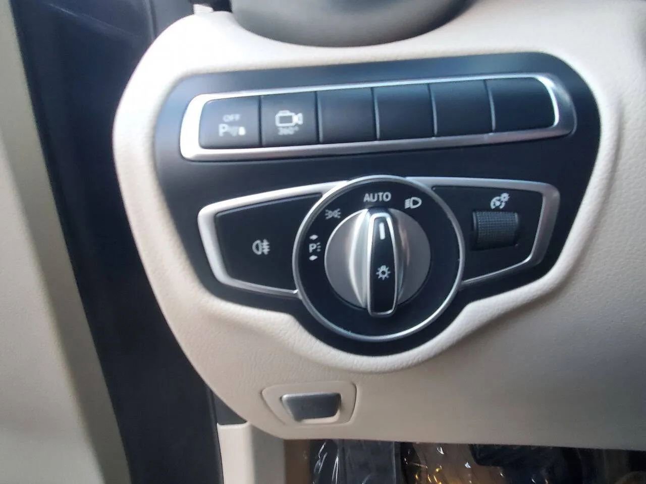 Used 2017 Mercedes-Benz GLC 300 4MATIC image 16