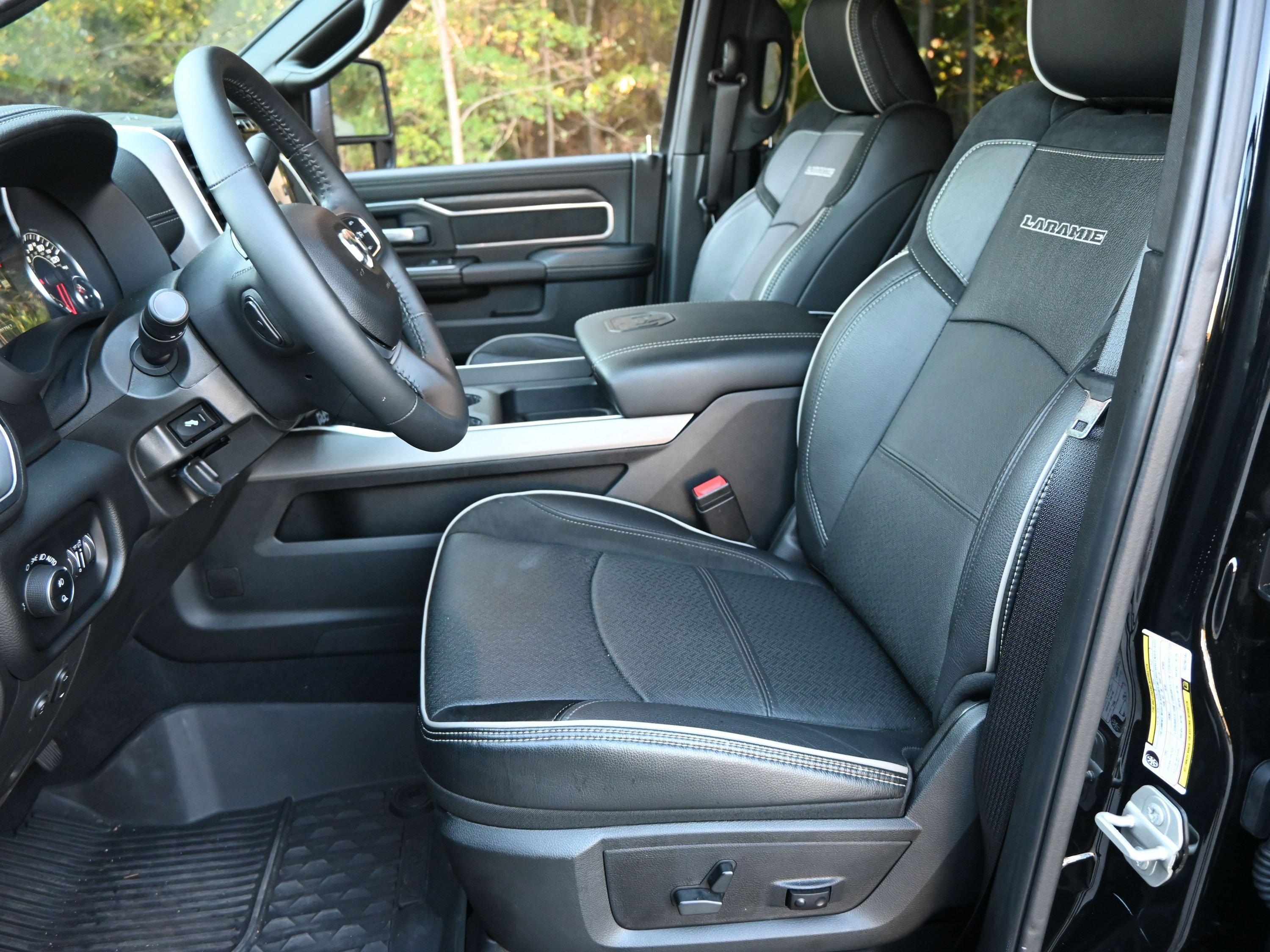 Used 2024 RAM 3500 Laramie w/ Night Edition image 20