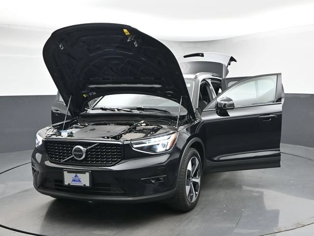Used 2025 Volvo XC40 B5 Plus AWD/4WD image 52