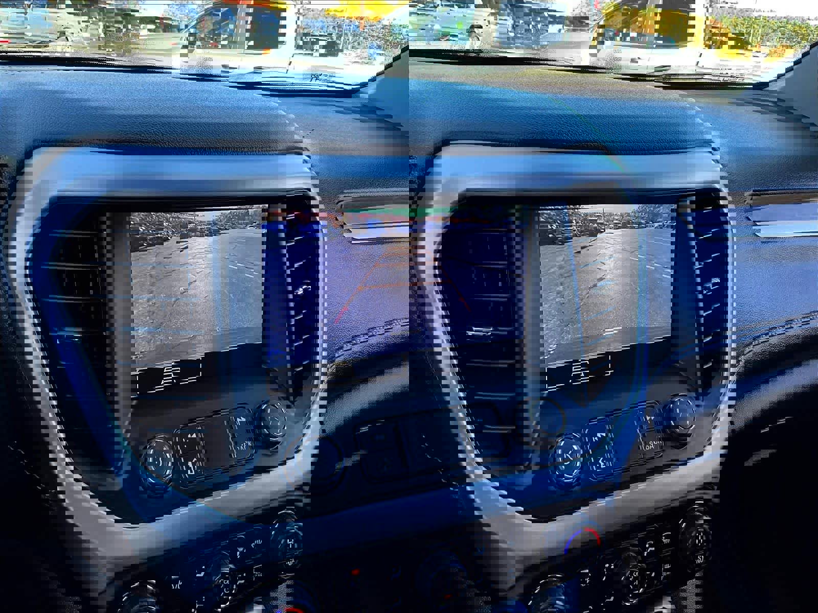 Used 2022 GMC Acadia SLE image 19