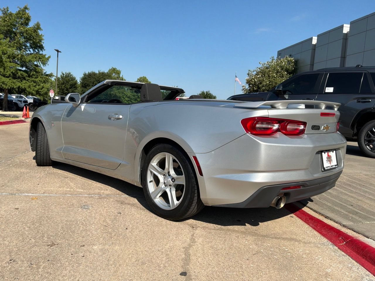 Used 2019 Chevrolet Camaro LT RWD image 14
