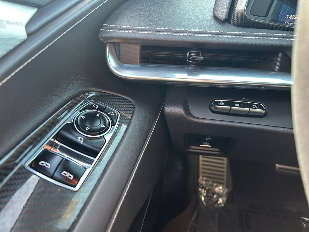 Used 2020 Chevrolet Corvette Stingray Preferred Cpe w/ 2LT Preferred Equipment Group RWD image 19