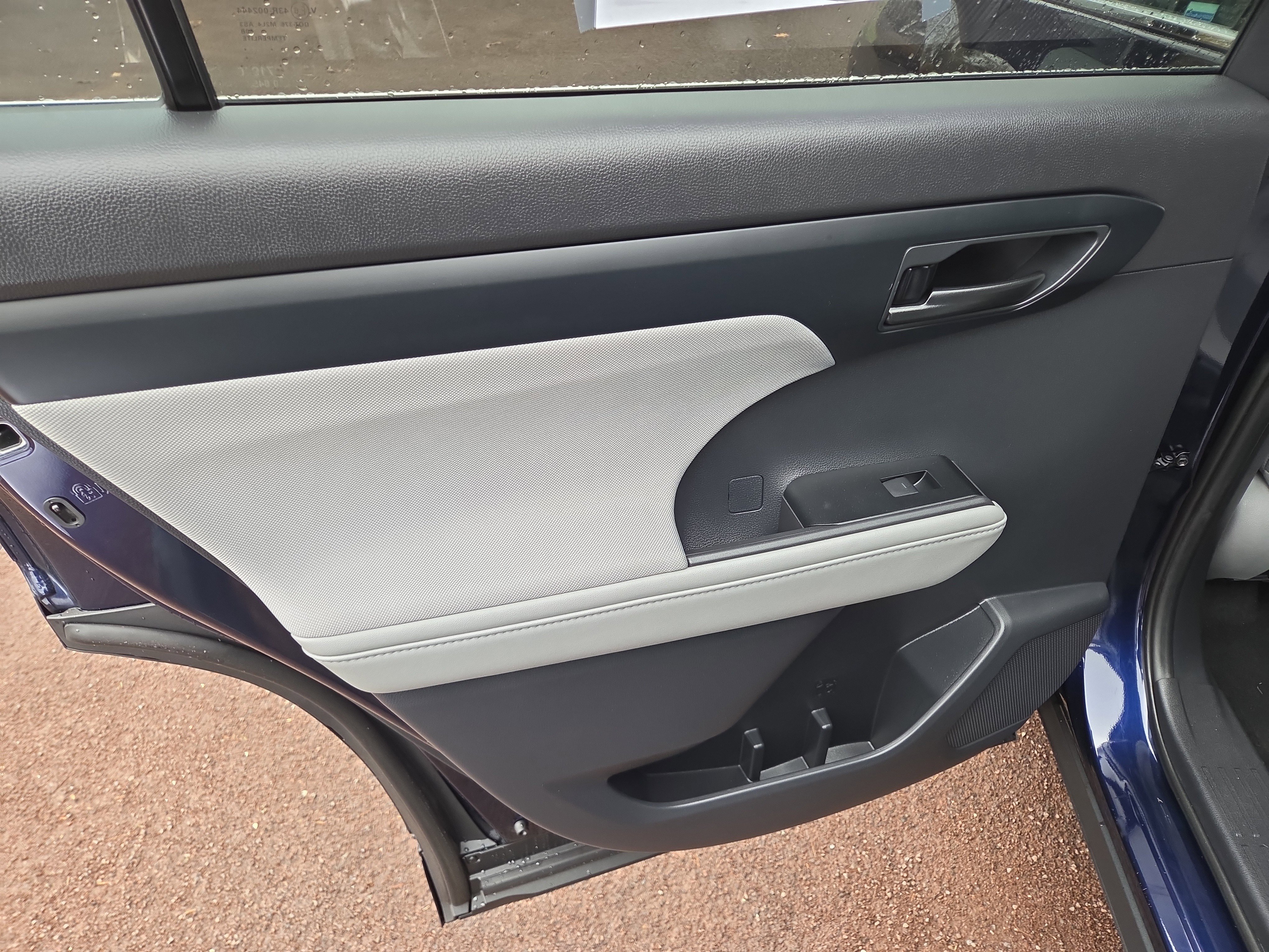 Used 2020 Toyota Highlander LE image 22