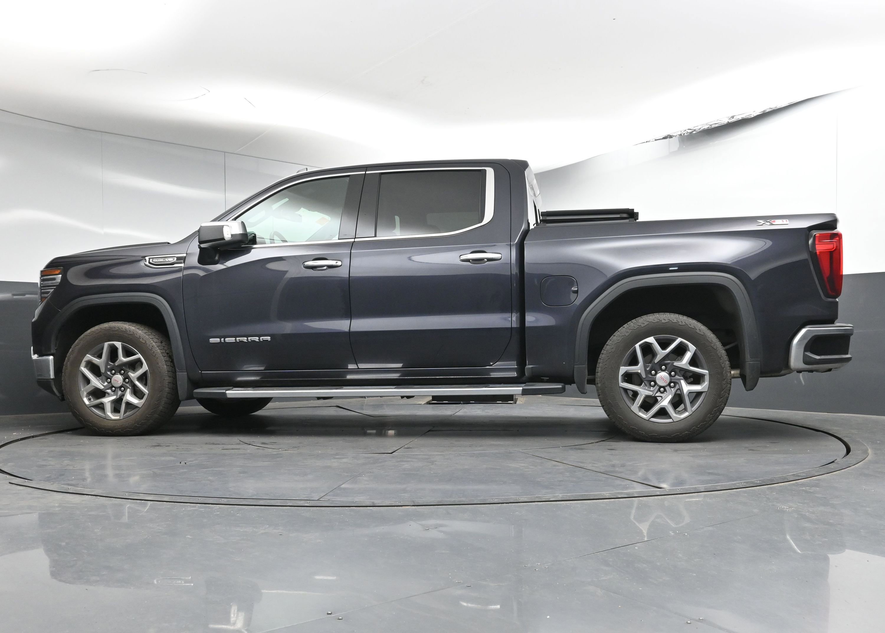 Used 2024 GMC Sierra 1500 SLT w/ SLT Premium Plus Package image 31