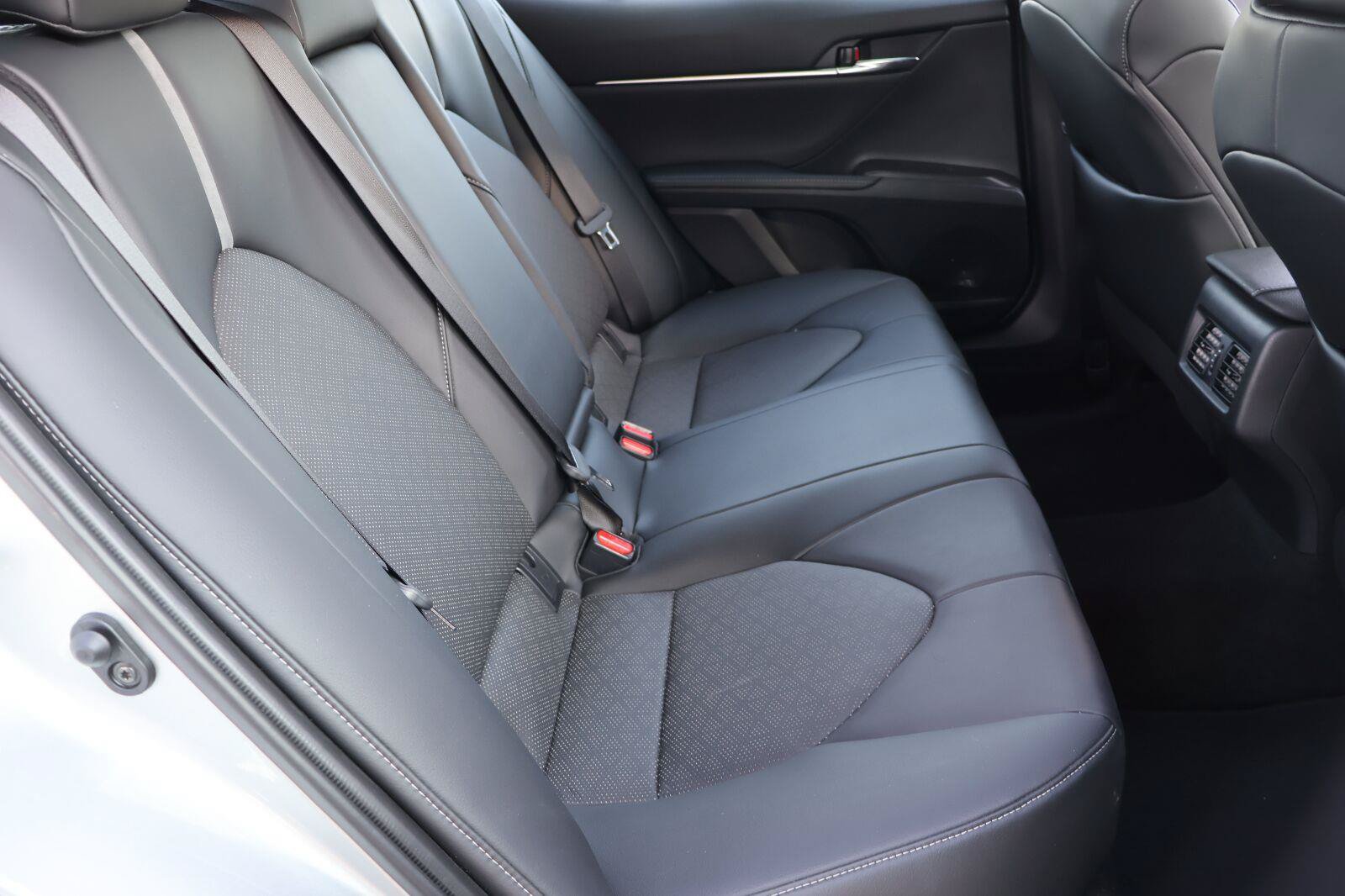 Used 2022 Toyota Camry XSE FWD image 16