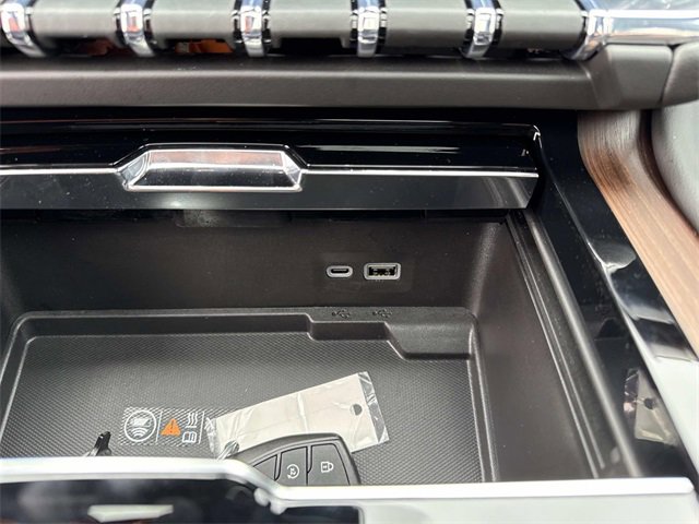 Used 2025 GMC Yukon Denali w/ Sun & Power Step Package image 24