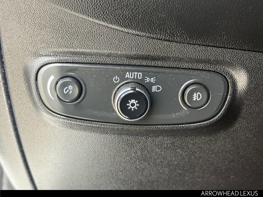 Used 2018 Chevrolet Equinox Premier FWD image 25