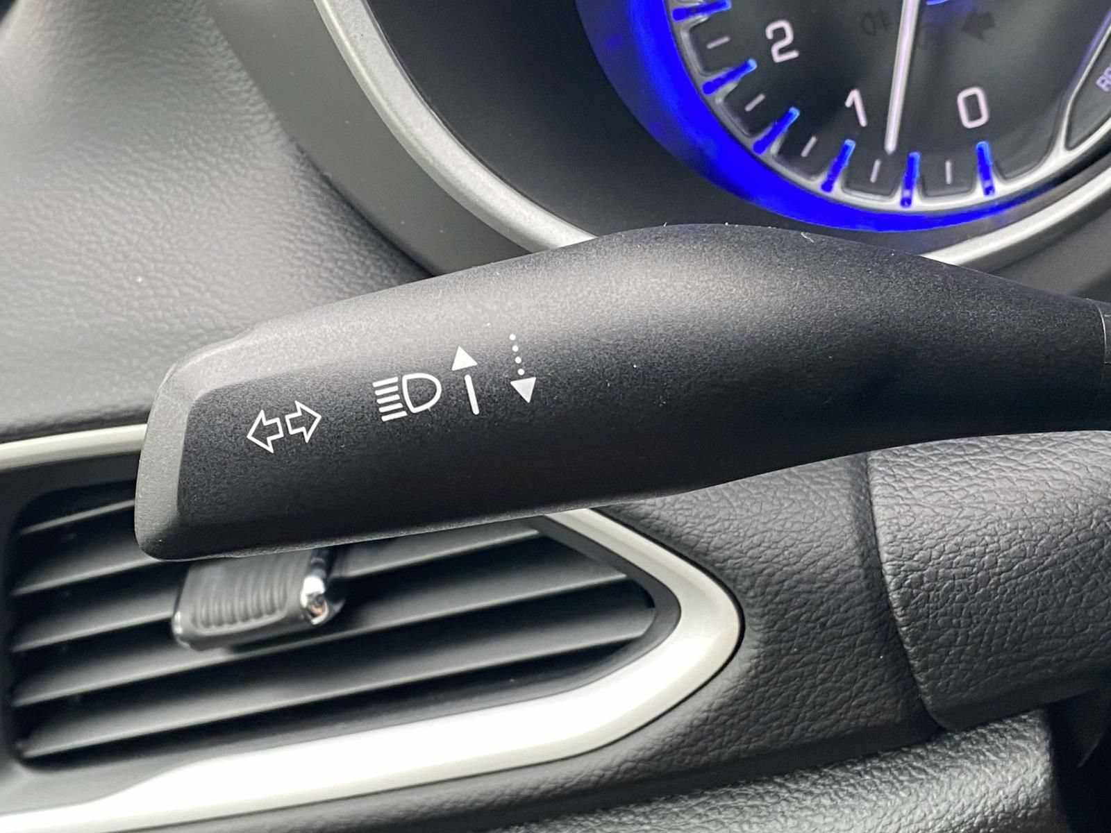 Used 2025 Chrysler Pacifica Select FWD image 21