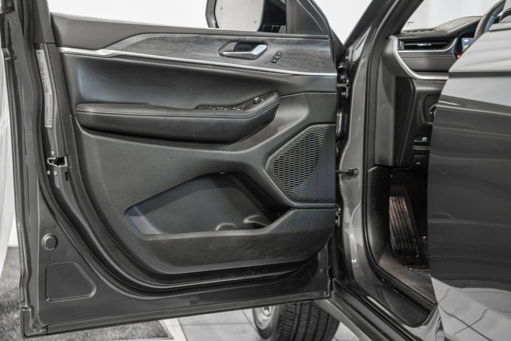 Used 2024 Jeep Grand Cherokee L Limited w/ Luxury Tech Group II image 48