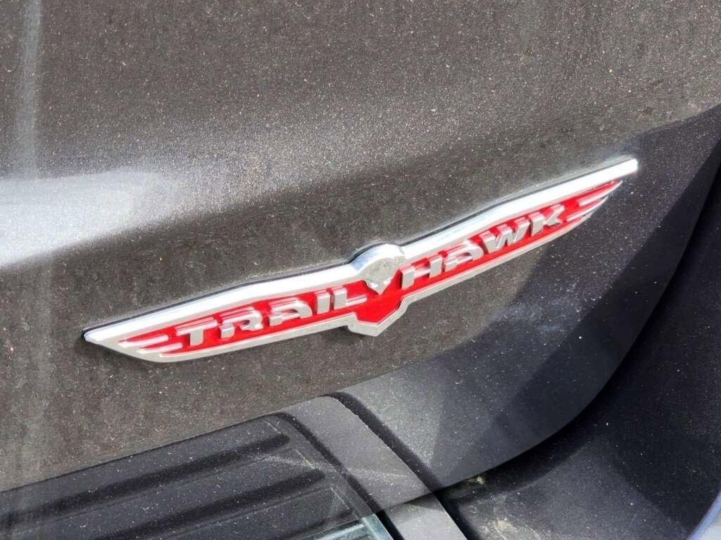 Used 2018 Jeep Grand Cherokee Trailhawk w/ Trailhawk Luxury Group image 16