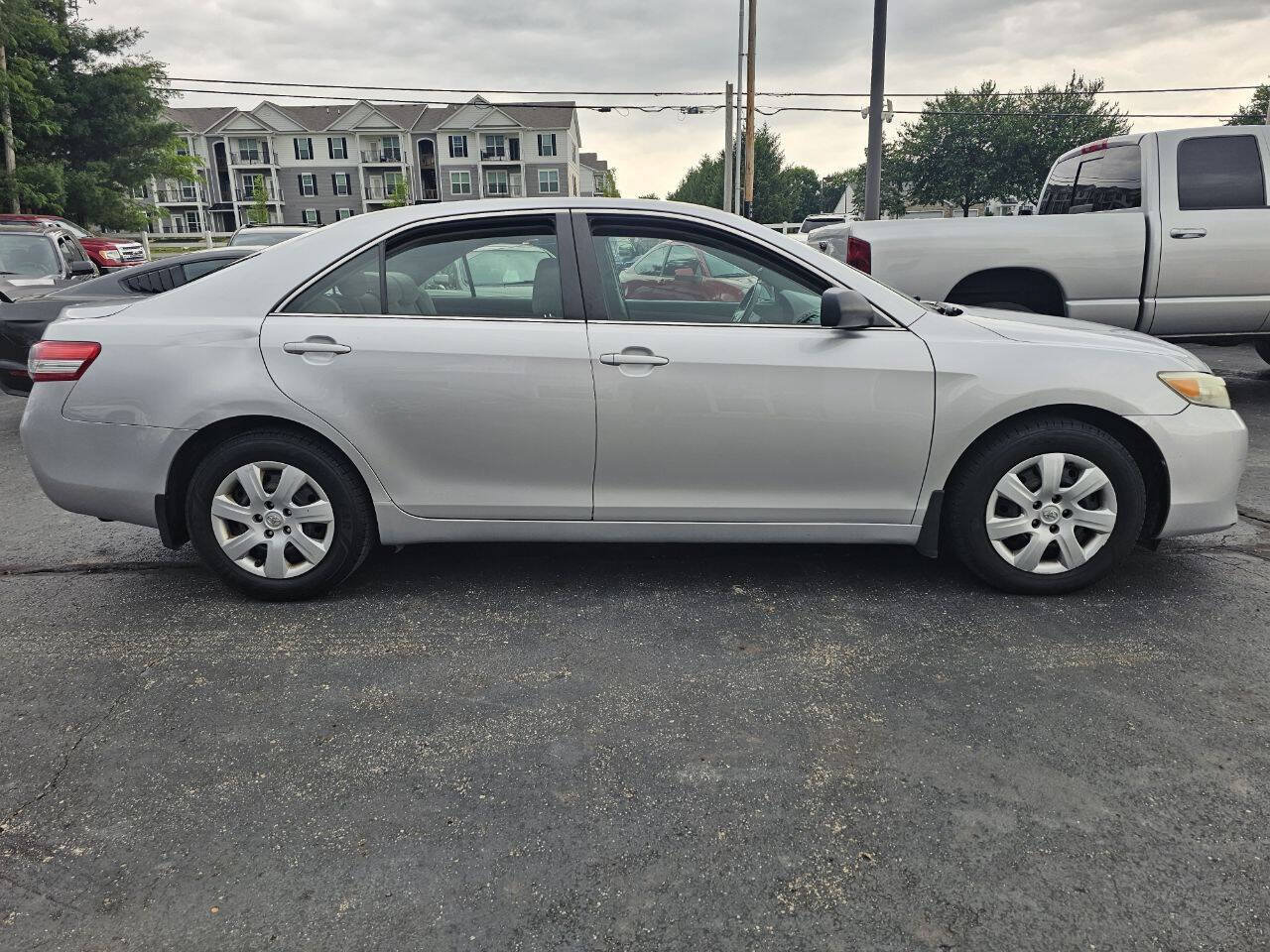 Used 2010 Toyota Camry LE FWD image 5