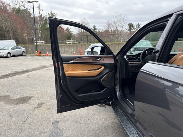 Certified 2025 Jeep Grand Cherokee L Summit w/ Advanced Protech Group IV AWD/4WD image 27