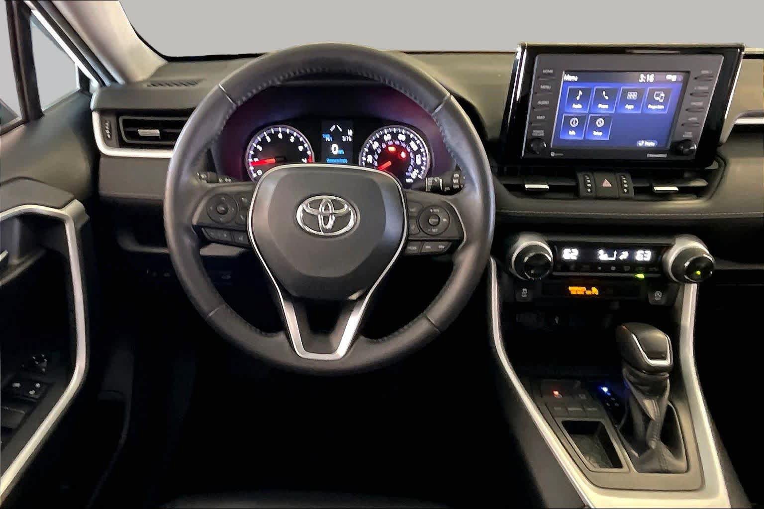 Used 2020 Toyota RAV4 XLE Premium FWD image 5