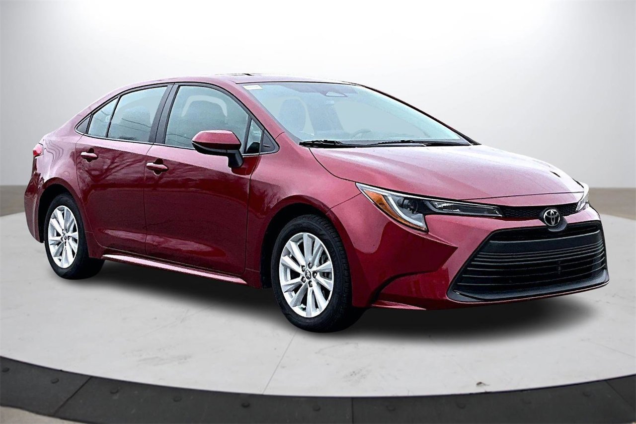 Used 2024 Toyota Corolla LE image 2