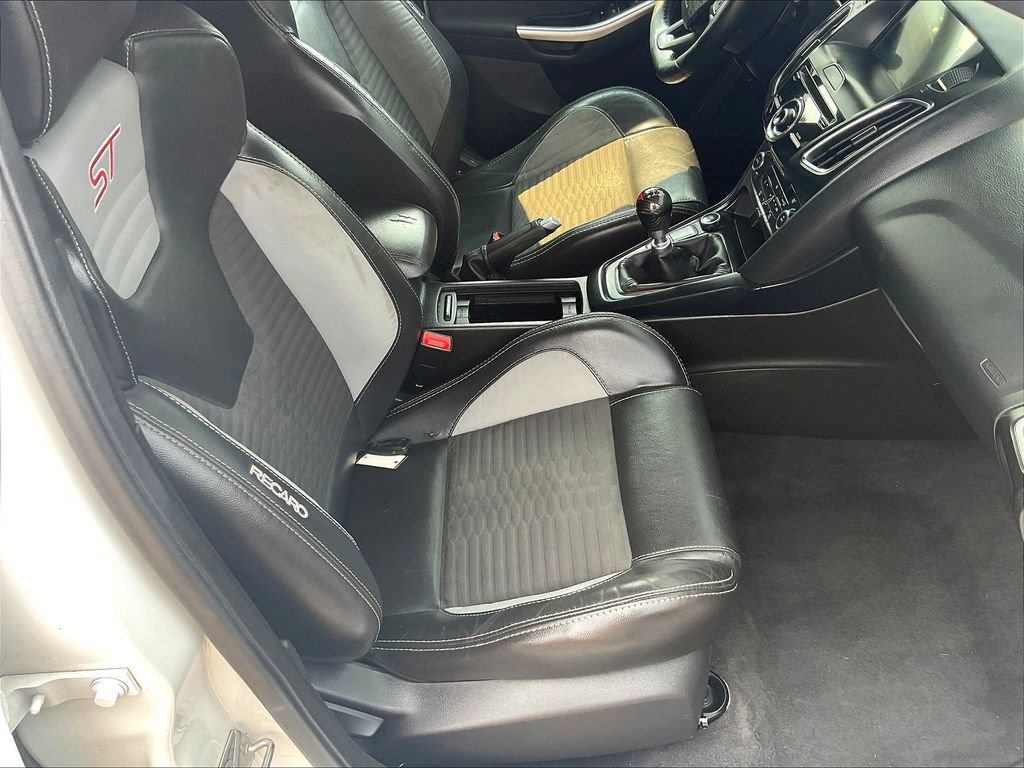 Used 2016 Ford Focus ST w/ Equipment Group 401A FWD image 29