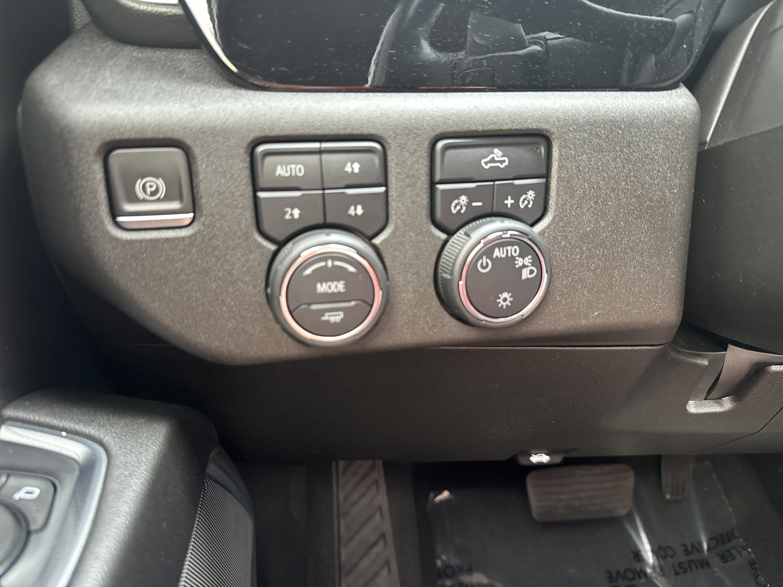 Used 2022 Chevrolet Silverado 1500 LT AWD/4WD image 23