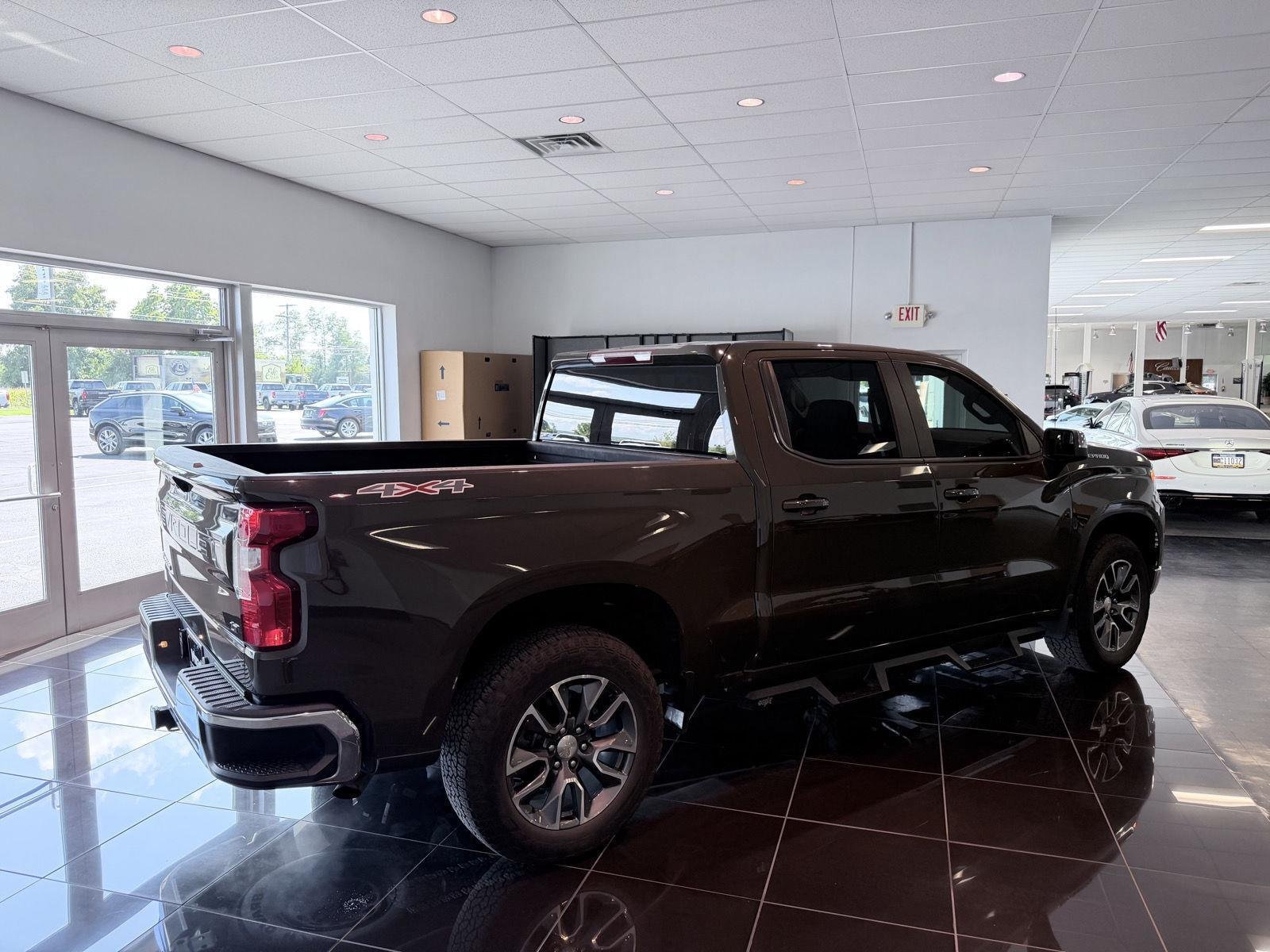Used 2023 Chevrolet Silverado 1500 LT AWD/4WD image 10